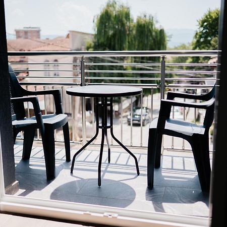 Froa Luxury Apartment Debar Exterior photo